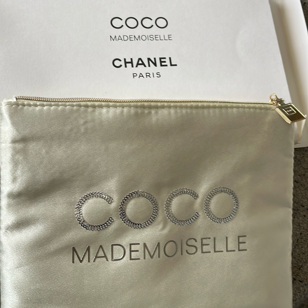 NWOT CHANEL COCO Chanel Sequined Mademoiselle Makeup/Cosmetic Pouch